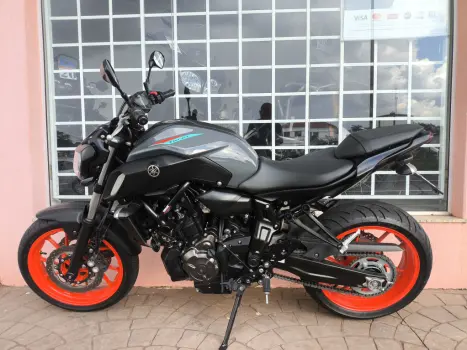 YAMAHA MT-07 700 ABS, Foto 3