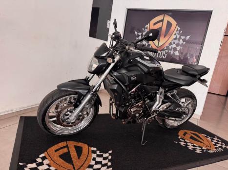 YAMAHA MT-07 700 ABS, Foto 2