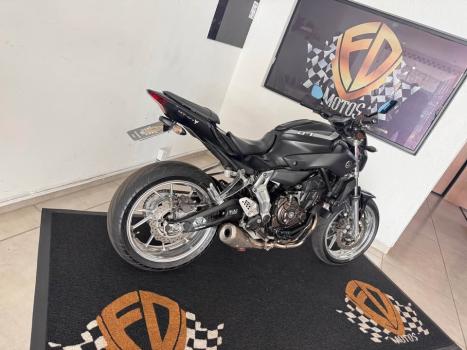 YAMAHA MT-07 700 ABS, Foto 4