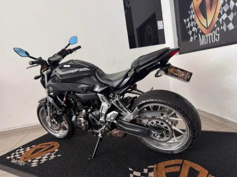YAMAHA MT-07 700 ABS, Foto 6