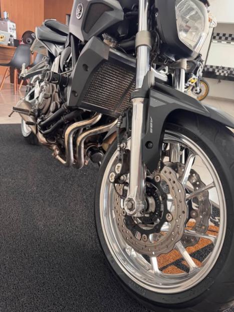 YAMAHA MT-07 700 ABS, Foto 7