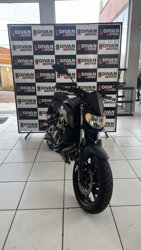 YAMAHA MT-07 700 ABS, Foto 3