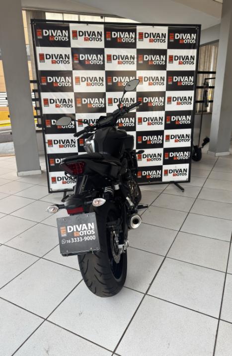 YAMAHA MT-07 700 ABS, Foto 4