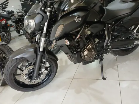 YAMAHA MT-07 700 ABS, Foto 2