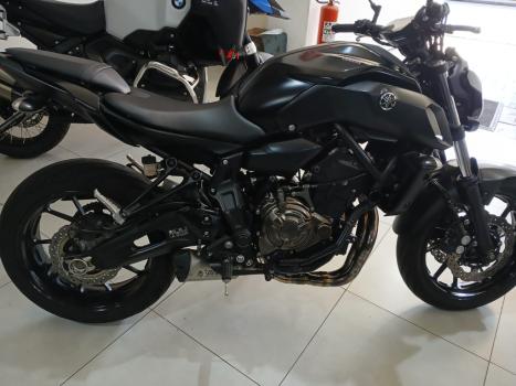 YAMAHA MT-07 700 ABS, Foto 3