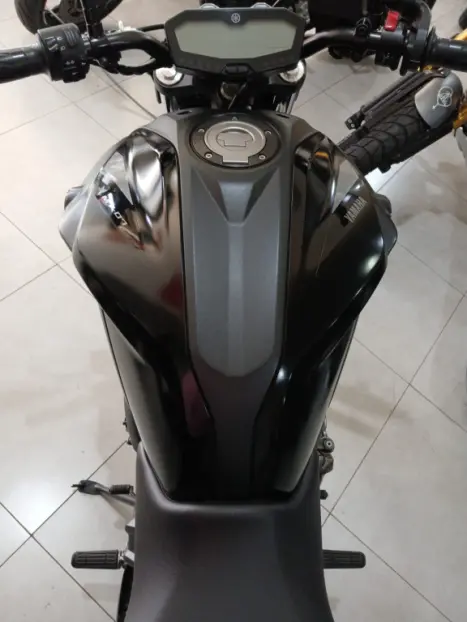 YAMAHA MT-07 700 ABS, Foto 10