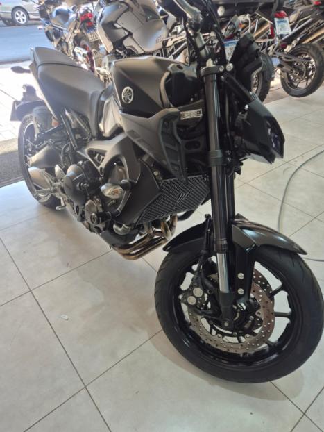 YAMAHA MT-09 850 ABS, Foto 2