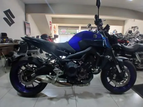 YAMAHA MT-09 850 ABS, Foto 2