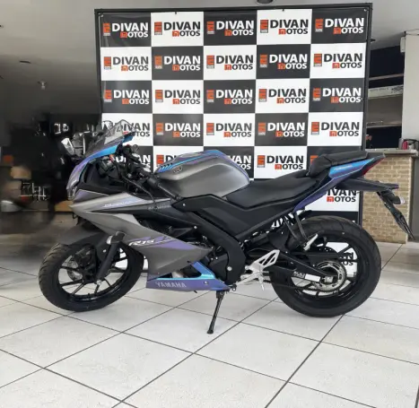 YAMAHA YZF R15 150 ABS, Foto 2