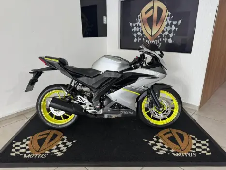 YAMAHA YZF R15 150 ABS, Foto 1
