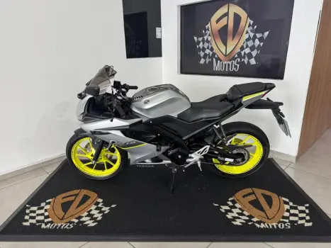 YAMAHA YZF R15 150 ABS, Foto 5