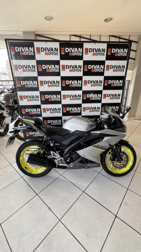 YAMAHA YZF R15 150 ABS, Foto 2