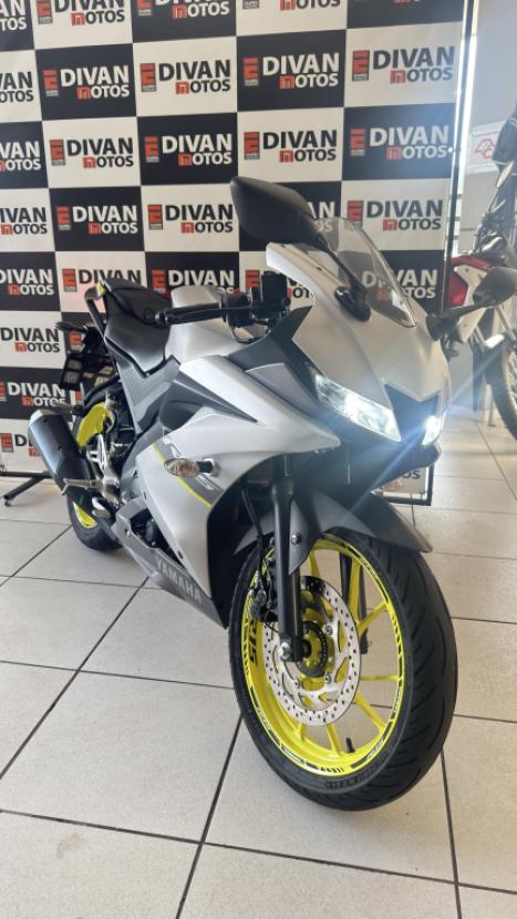YAMAHA YZF R15 150 ABS, Foto 5