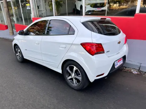 CHEVROLET Onix Hatch 1.4 4P FLEX LTZ, Foto 4