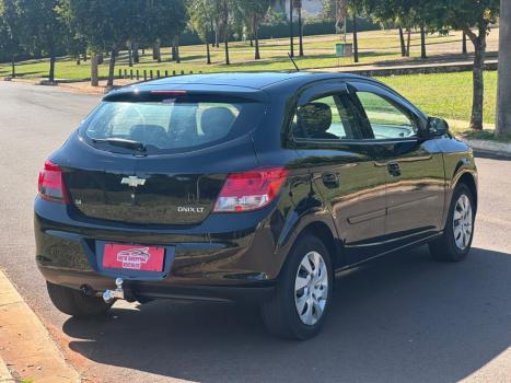 CHEVROLET Onix Hatch 1.4 4P FLEX LT, Foto 6