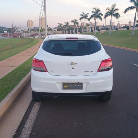 CHEVROLET Onix Hatch 1.4 4P FLEX LTZ, Foto 4