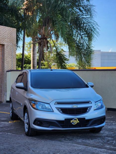 CHEVROLET Onix Hatch 1.4 4P FLEX LT, Foto 3