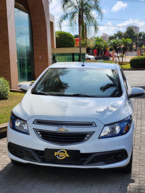 CHEVROLET Onix Hatch 1.4 4P FLEX LT, Foto 3