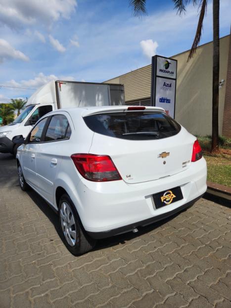 CHEVROLET Onix Hatch 1.4 4P FLEX LT, Foto 5