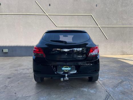 CHEVROLET Onix Hatch 1.4 4P FLEX LT, Foto 2