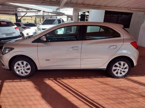 CHEVROLET Onix Hatch 1.4 4P FLEX LT, Foto 9