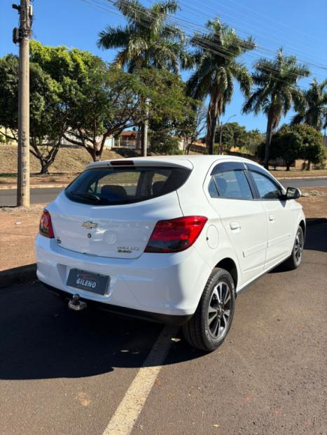 CHEVROLET Onix Hatch 1.4 4P FLEX LTZ, Foto 3