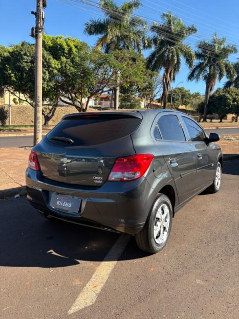 CHEVROLET Onix Hatch 1.0 4P FLEX LS, Foto 3