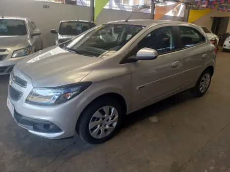 CHEVROLET Onix Hatch 1.4 4P FLEX LT, Foto 3