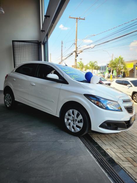 CHEVROLET Onix Hatch 1.4 4P FLEX LT, Foto 3