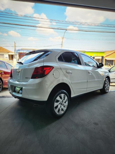 CHEVROLET Onix Hatch 1.4 4P FLEX LT, Foto 4