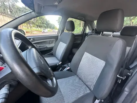 FORD Fiesta Sedan 1.6 4P ROCAM FLEX, Foto 4