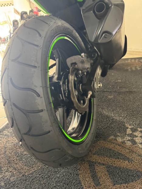 KAWASAKI Ninja 400 , Foto 8