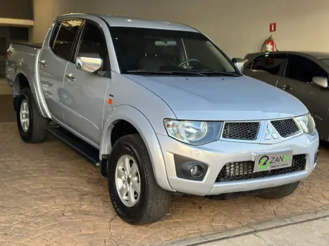 MITSUBISHI L 200 Triton 3.2 16V HPE 4X4 CABINE DUPLA TURBO DIESEL INTERCOOLER AUTOMTICO, Foto 2