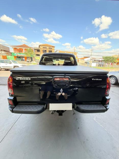 MITSUBISHI L 200 Triton 3.5 V6 HPE 4X4 FLEX CABINE DUPLA, Foto 4