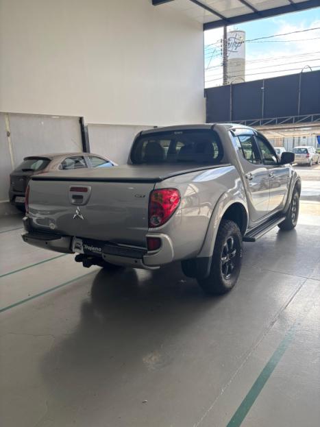 MITSUBISHI L 200 Triton 3.2 16V HPE 4X4 CABINE DUPLA TURBO DIESEL INTERCOOLER AUTOMTICO, Foto 4