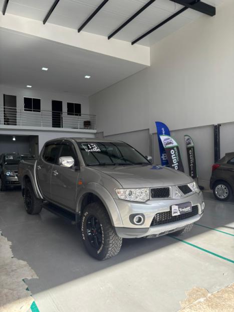 MITSUBISHI L 200 Triton 3.2 16V HPE 4X4 CABINE DUPLA TURBO DIESEL INTERCOOLER AUTOMTICO, Foto 2
