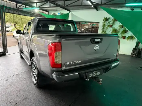 NISSAN Frontier 2.3 16V SE 4X4 CABINE DUPLA BI-TURBO DIESEL AUTOMTICO, Foto 3