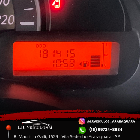 NISSAN March 1.6 16V 4P SR FLEX, Foto 2