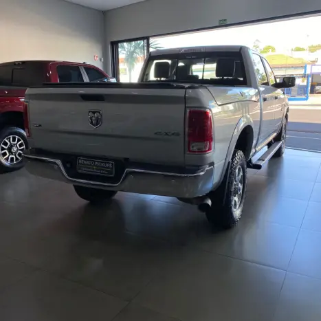 RAM 2500 6.7 I6 24V SLT CABINE DUPLA TURBO DIESEL LARAMIE 4X4 AUTOMTICO, Foto 11