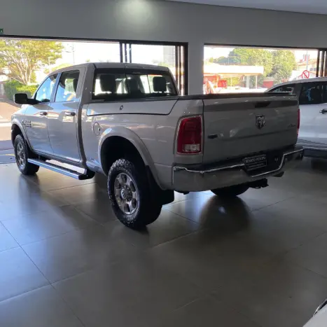 RAM 2500 6.7 I6 24V SLT CABINE DUPLA TURBO DIESEL LARAMIE 4X4 AUTOMTICO, Foto 12