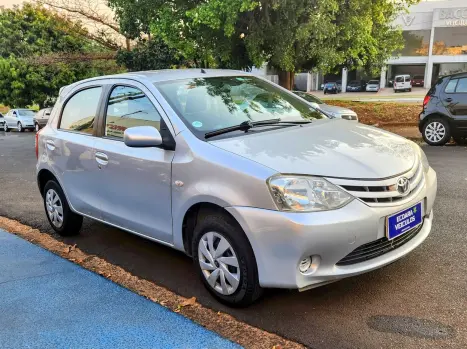 TOYOTA Etios Hatch 1.3 16V 4P FLEX XS, Foto 2