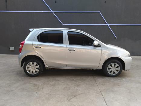 TOYOTA Etios Hatch 1.3 16V 4P FLEX X, Foto 4