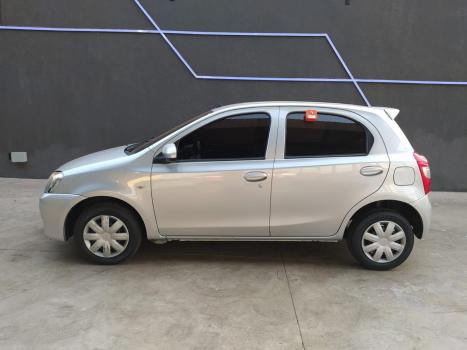 TOYOTA Etios Hatch 1.3 16V 4P FLEX X, Foto 5