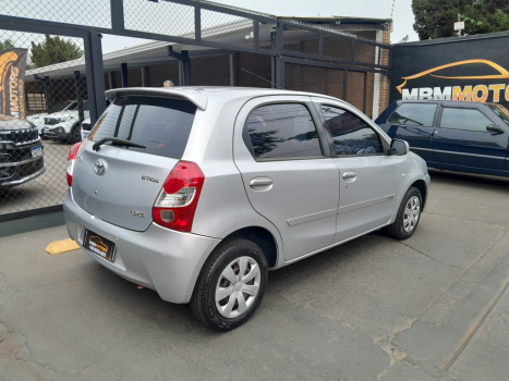 TOYOTA Etios Hatch 1.3 16V 4P FLEX XS, Foto 2