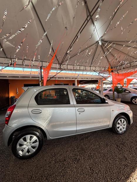 TOYOTA Etios Hatch 1.3 16V 4P FLEX X, Foto 5