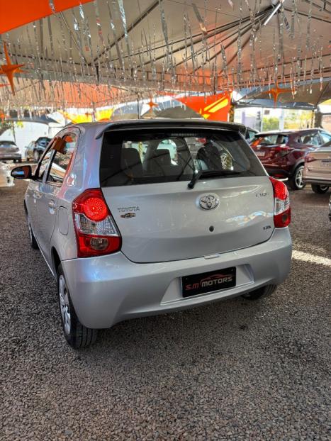 TOYOTA Etios Hatch 1.3 16V 4P FLEX X, Foto 8