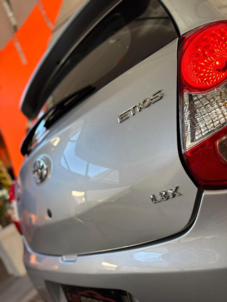 TOYOTA Etios Hatch 1.3 16V 4P FLEX X, Foto 9