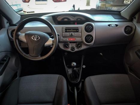 TOYOTA Etios Hatch 1.3 16V 4P FLEX XS, Foto 6