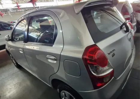 TOYOTA Etios Hatch 1.3 16V 4P FLEX XS, Foto 4