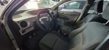 TOYOTA Etios Hatch 1.3 16V 4P FLEX XS, Foto 7